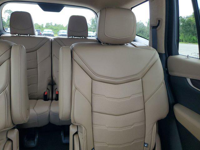 Photo of 2024 Crystal White Tricoat Cadillac XT6