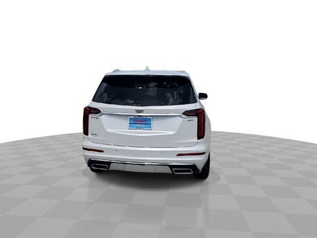 Photo of 2024 Crystal White Tricoat Cadillac XT6
