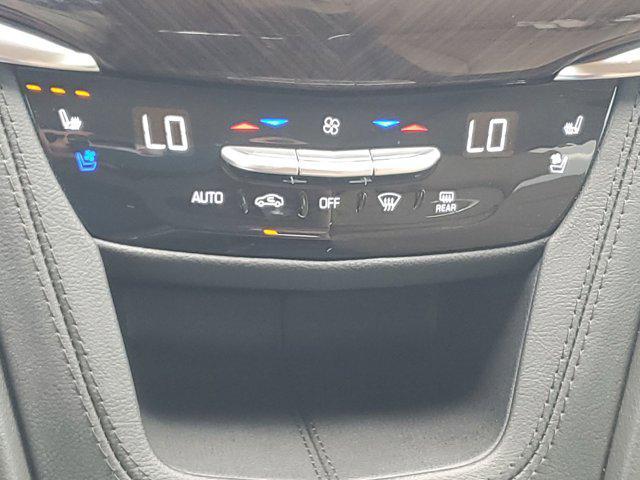 Photo of 2024 Crystal White Tricoat Cadillac XT6