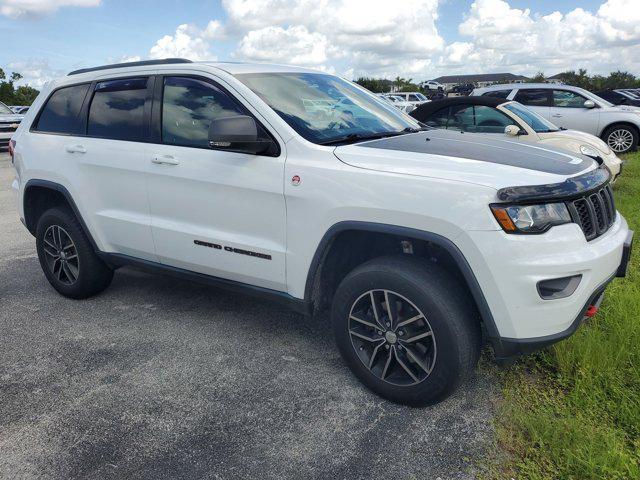 Photo of 2017 Bright White Clearcoat Jeep Grand Cherokee