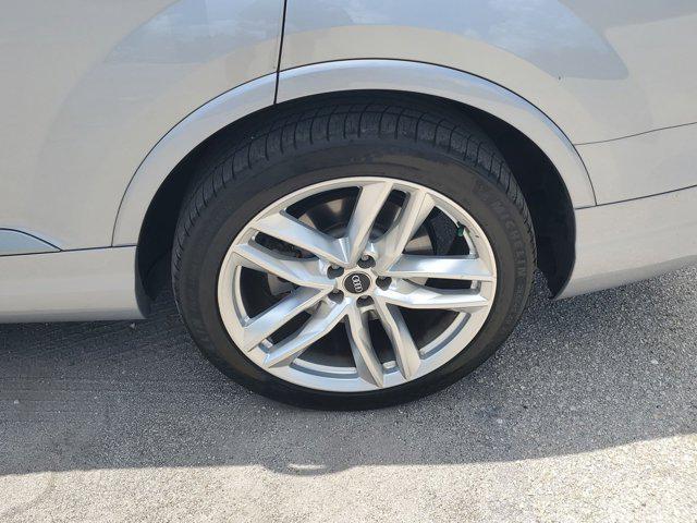 Photo of 2018 Florett Silver Metallic Audi Q7