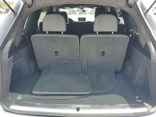 Photo of 2018 Florett Silver Metallic Audi Q7