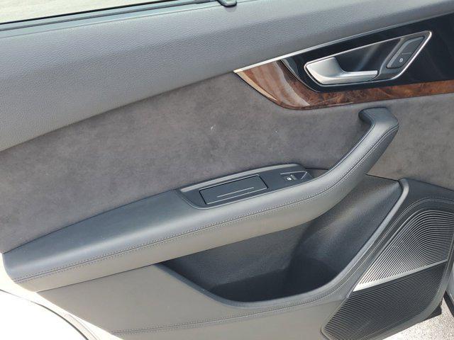 Photo of 2018 Florett Silver Metallic Audi Q7