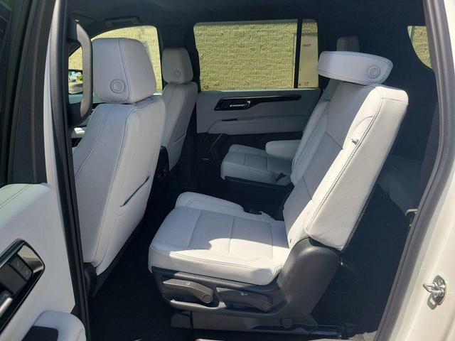 Photo of 2025 Iridescent Pearl Tricoat Chevrolet Suburban