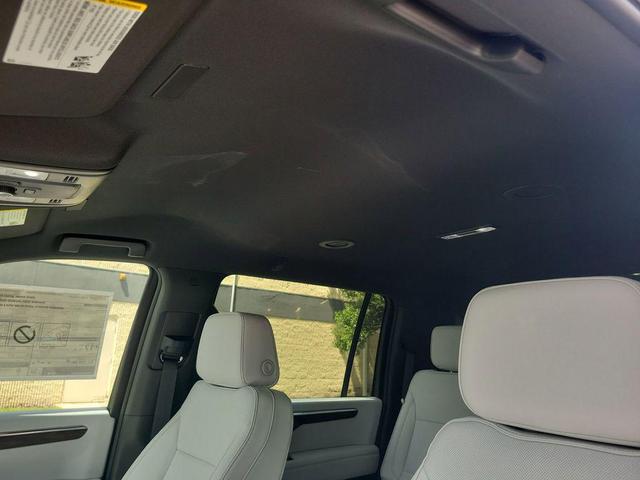 Photo of 2025 Iridescent Pearl Tricoat Chevrolet Suburban