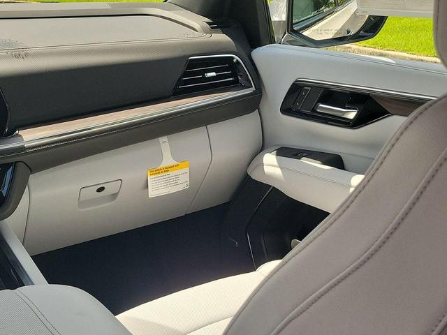 Photo of 2025 Iridescent Pearl Tricoat Chevrolet Suburban