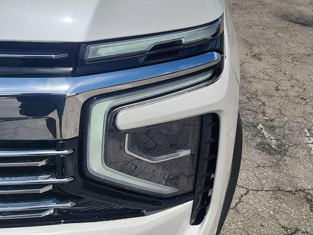 Photo of 2025 Iridescent Pearl Tricoat Chevrolet Suburban