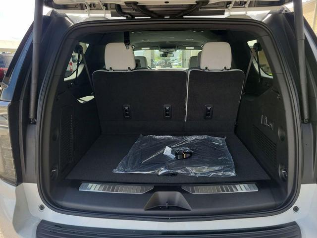 Photo of 2025 Iridescent Pearl Tricoat Chevrolet Suburban