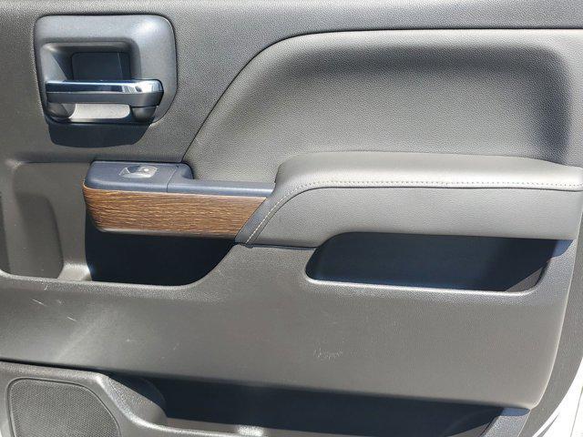 Photo of 2017 Quicksilver Metallic GMC Sierra 2500