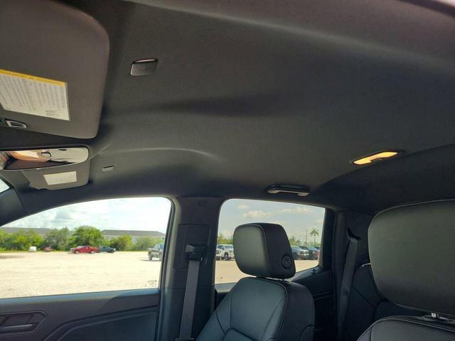 Photo of 2025 Summit White Chevrolet Colorado