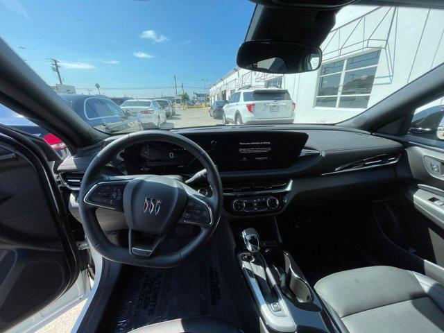 Photo of 2025 Summit White Buick Envista