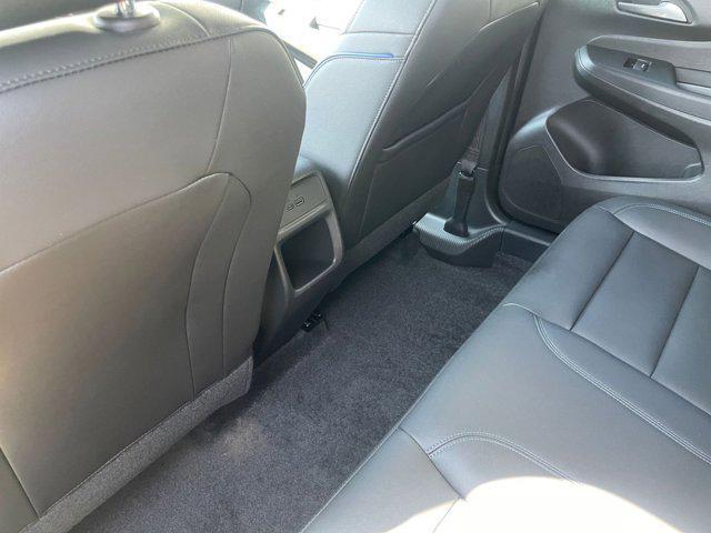 Photo of 2025 Summit White Buick Envista