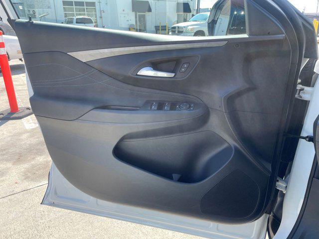 Photo of 2025 Summit White Buick Envista
