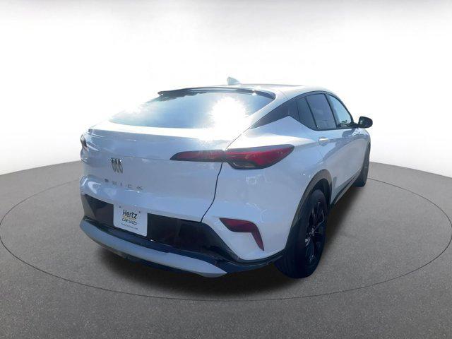 Photo of 2025 Summit White Buick Envista