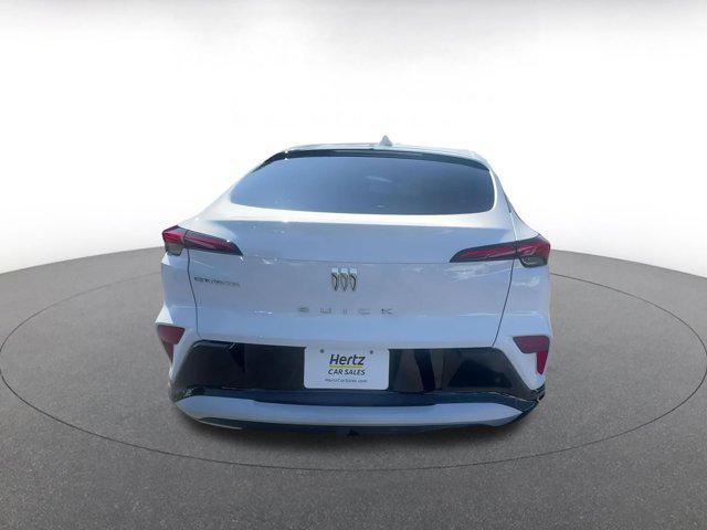 Photo of 2025 Summit White Buick Envista