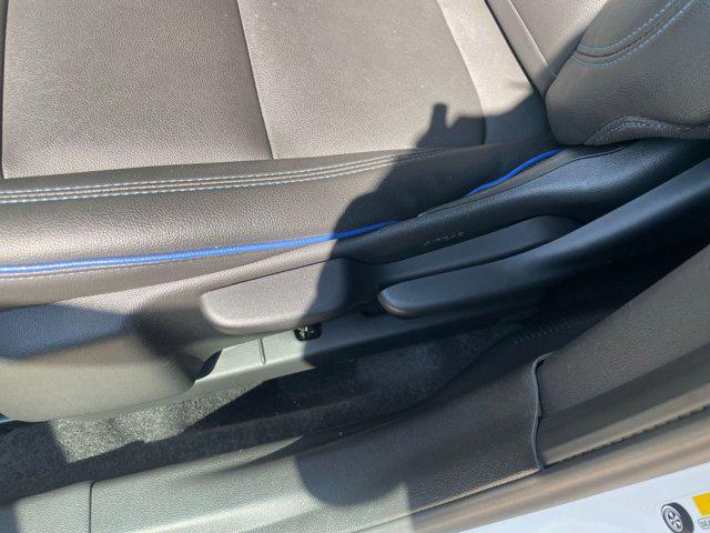 Photo of 2025 Summit White Buick Envista