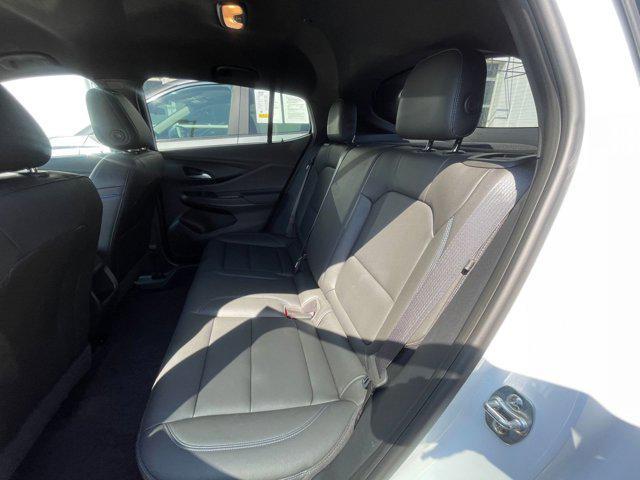 Photo of 2025 Summit White Buick Envista