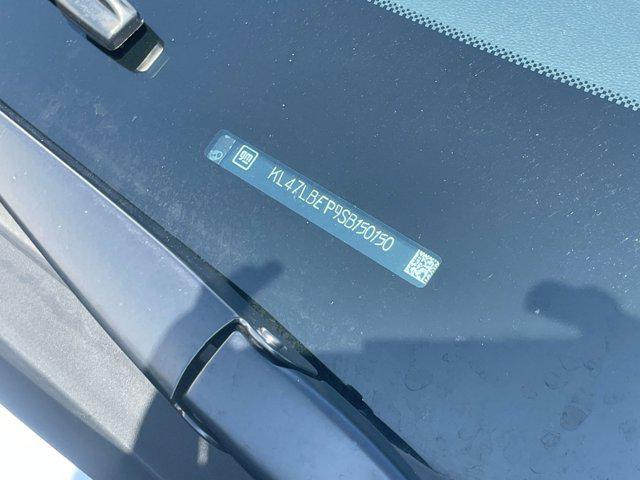 Photo of 2025 Summit White Buick Envista