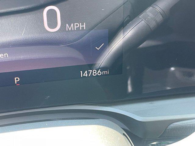 Photo of 2025 Summit White Buick Envista