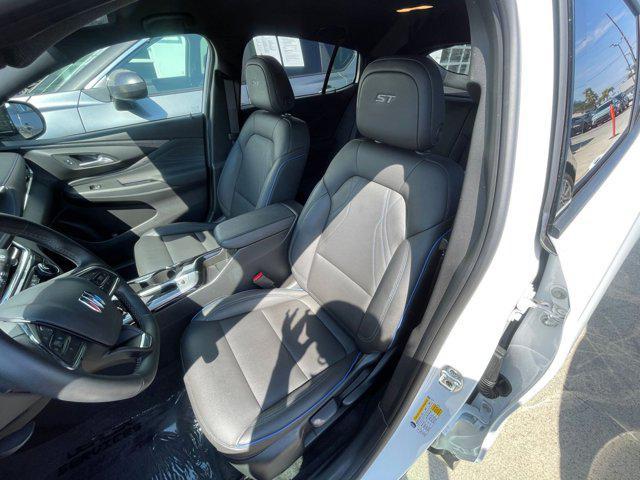 Photo of 2025 Summit White Buick Envista