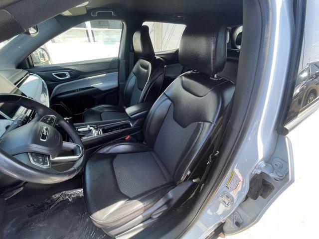 Photo of 2023 Bright White Clearcoat Jeep Compass