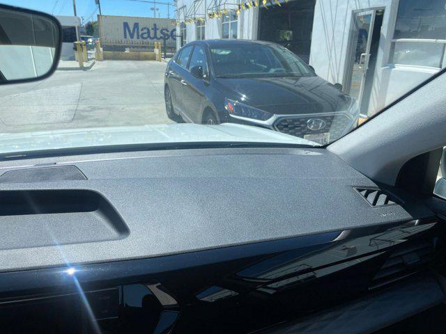 Photo of 2024 Pure White Volkswagen Taos