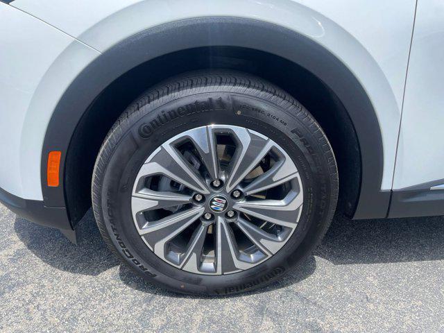 Photo of 2024 Summit White Buick Envision