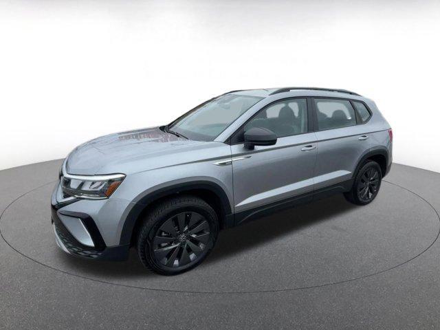 Photo of 2024 Pyrite Silver Metallic Volkswagen Taos