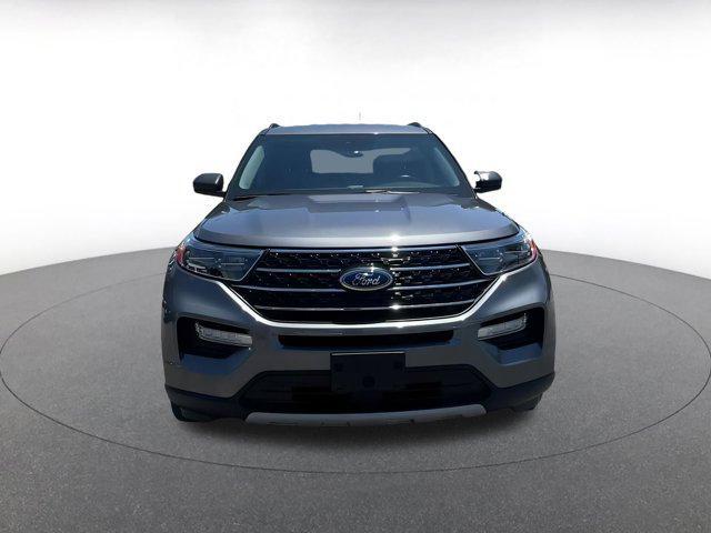 Photo of 2024 Carbonized Gray Metallic Ford Explorer