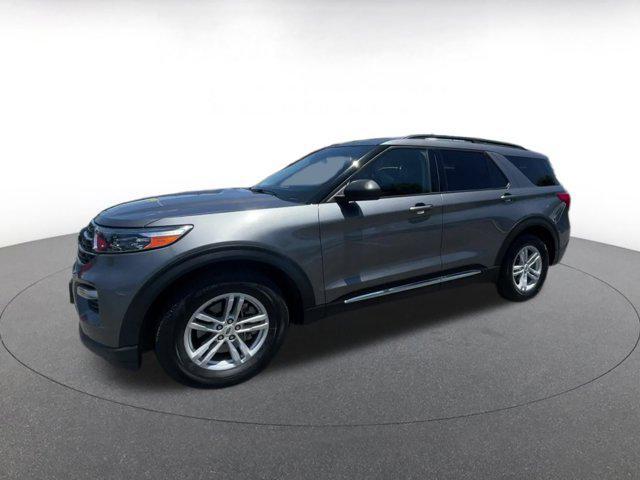 Photo of 2024 Carbonized Gray Metallic Ford Explorer