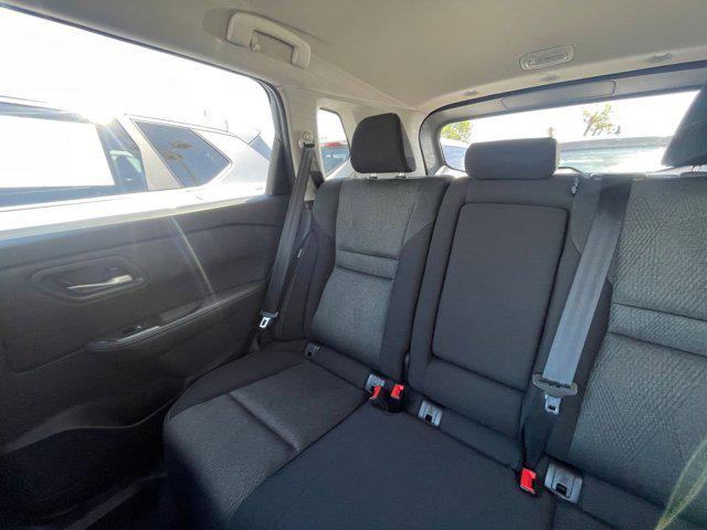 Photo of 2024 Everest White Pearl Nissan Rogue