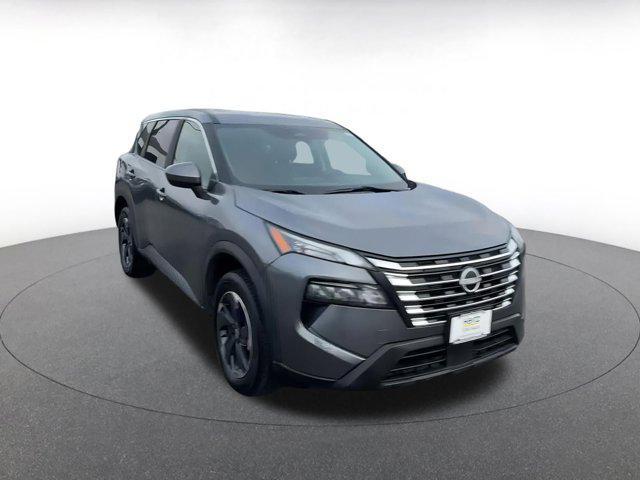 Photo of 2024 Everest White Pearl Nissan Rogue