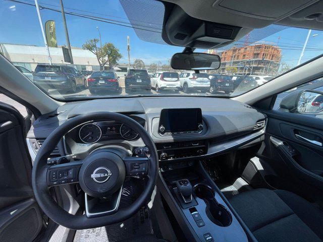 Photo of 2024 Everest White Pearl Nissan Rogue