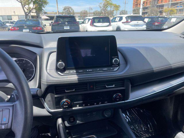 Photo of 2024 Everest White Pearl Nissan Rogue