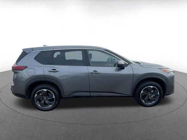 Photo of 2024 Everest White Pearl Nissan Rogue