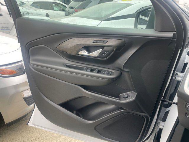 Photo of 2024 Summit White GMC Terrain