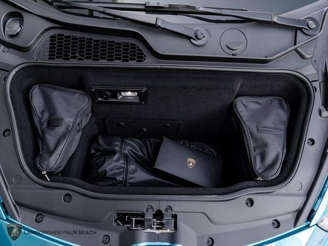 Photo of 2024 BLUE Lamborghini Huracan Tecnica
