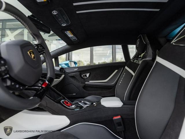 Photo of 2024 BLUE Lamborghini Huracan Tecnica