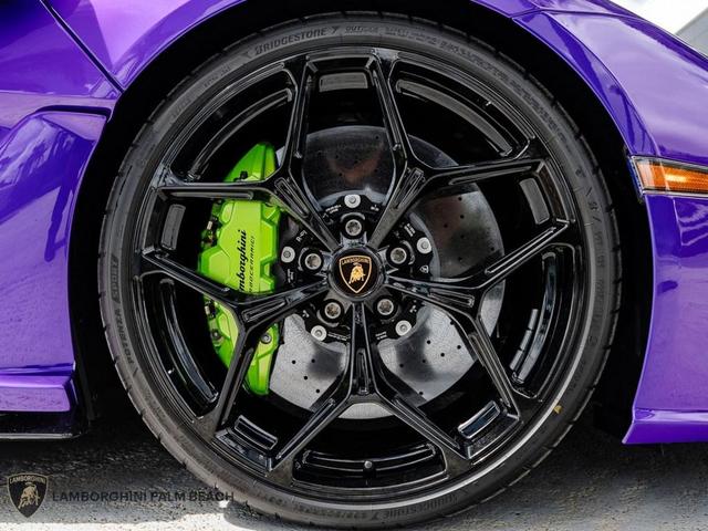 Photo of 2024 PURPLE Lamborghini Revuelto