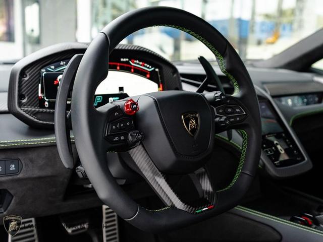 Photo of 2024 PURPLE Lamborghini Revuelto