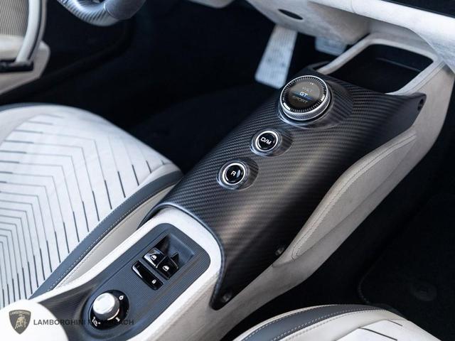 Photo of 2024 GREY Maserati MC20