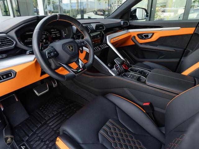 Photo of 2023 GRIGIO_HATI Lamborghini Urus