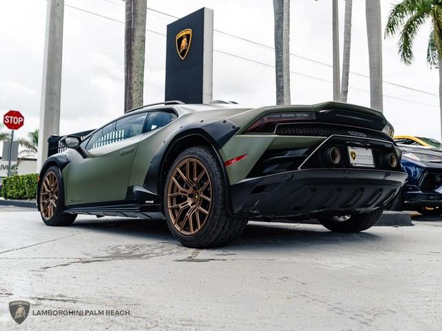 Photo of 2024 GREEN Lamborghini Huracan Sterrato