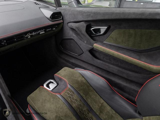 Photo of 2024 GREEN Lamborghini Huracan Sterrato