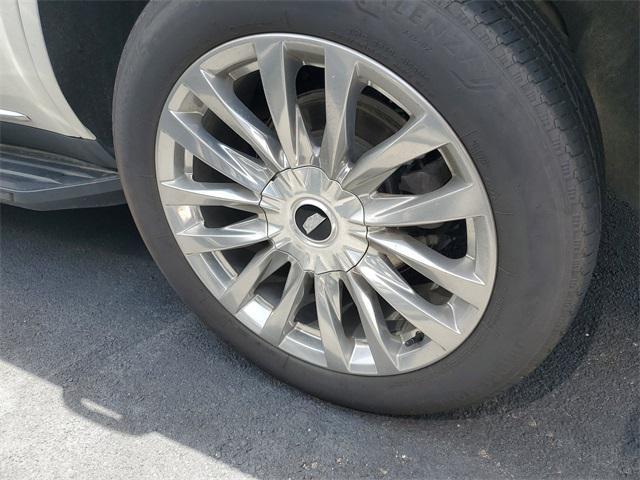 Photo of 2024 Crystal White Tricoat Cadillac Escalade