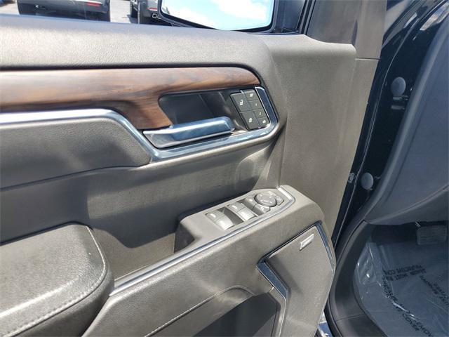 Photo of 2023 Onyx Black GMC Sierra 1500