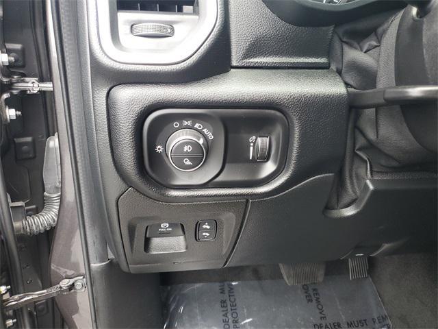 Photo of 2022 Granite Crystal Metallic Clearcoat RAM 1500