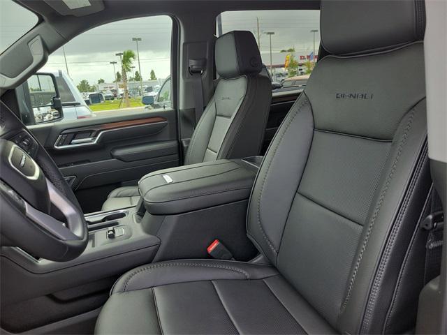 Photo of 2025 Onyx Black GMC Sierra 2500