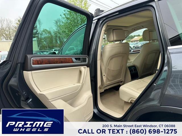 Photo of 2013 Galapagos Gray Metallic Volkswagen Touareg