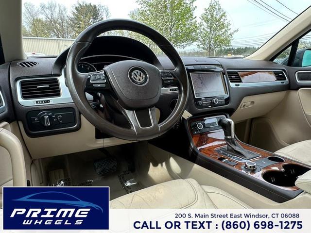 Photo of 2013 Galapagos Gray Metallic Volkswagen Touareg